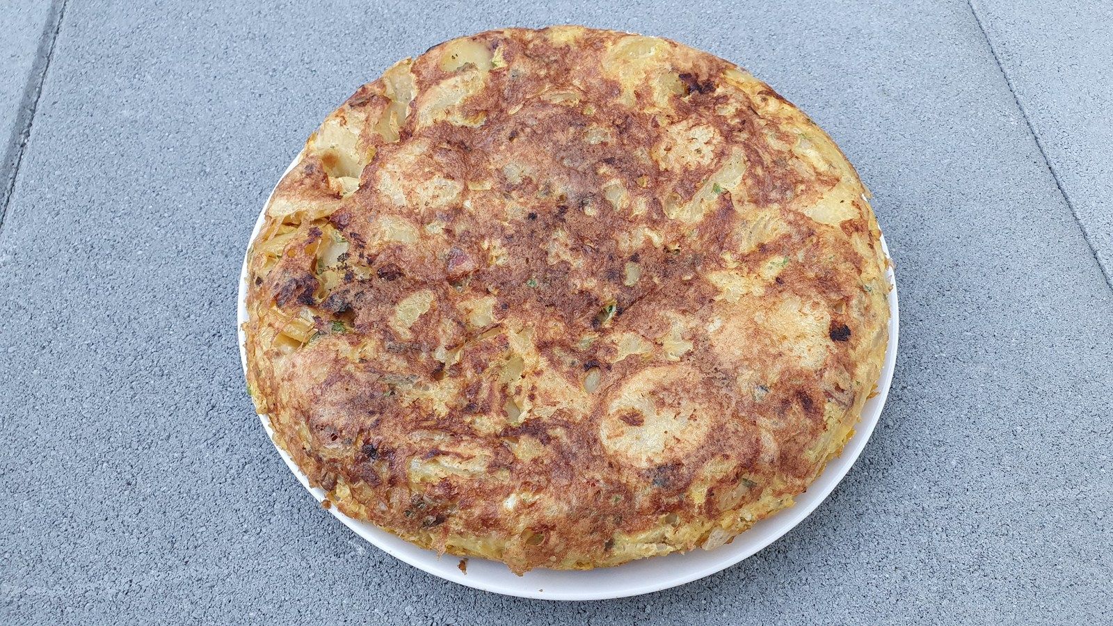 Tortilla au chorizo et oignons