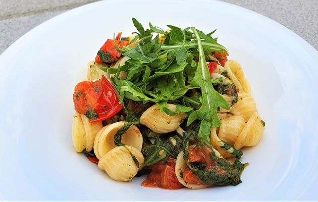 Pâtes à la rucola et aux tomates cerises