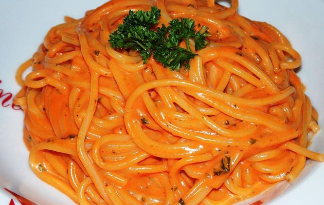 Pâtes à la crème et concentré de tomates