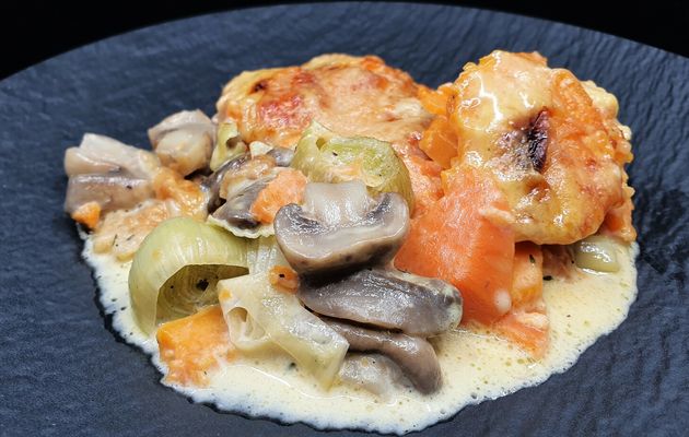 Gratin de patates douces, champignons et poireaux