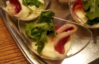 Verrines de purée de panais, magrets de canard fumés et roquette