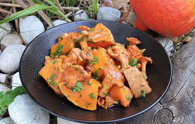 Dés de courge et chanterelles à l'huile de noisette