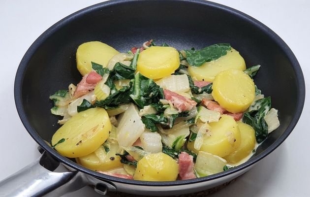 Poêlée de côtes de bettes, pommes de terre et lard fumé
