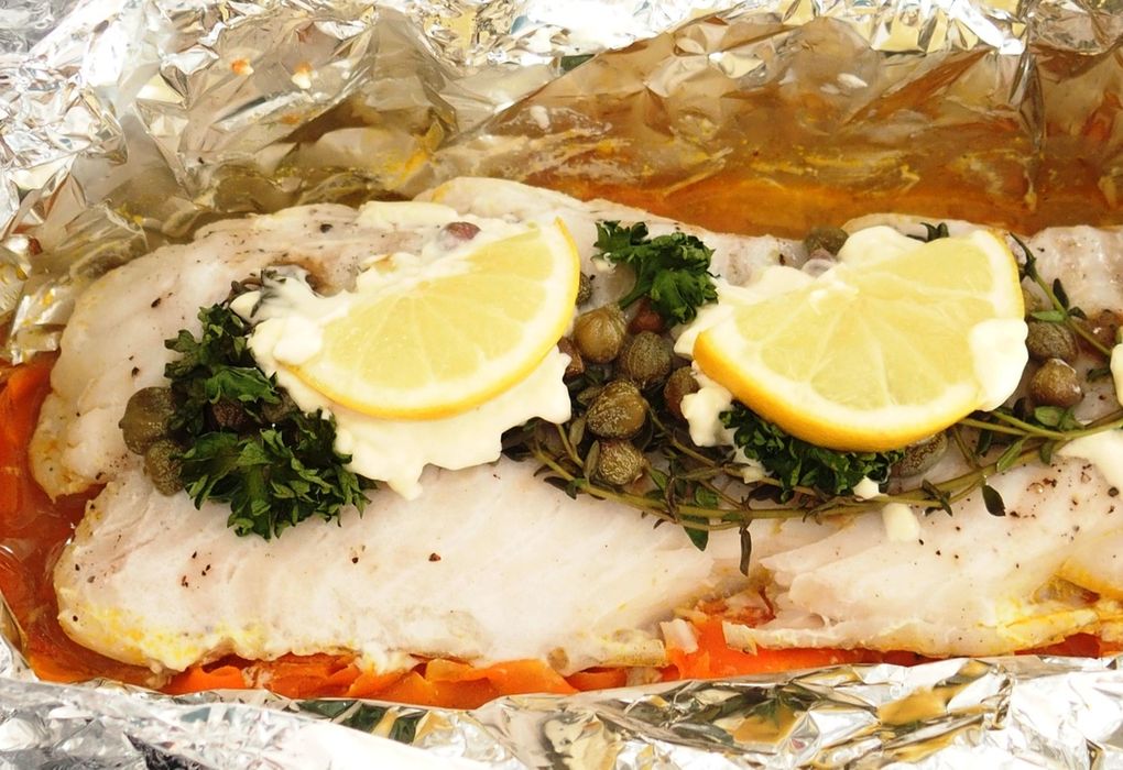 Filets de cabillaud en papillote sur julienne de carottes
