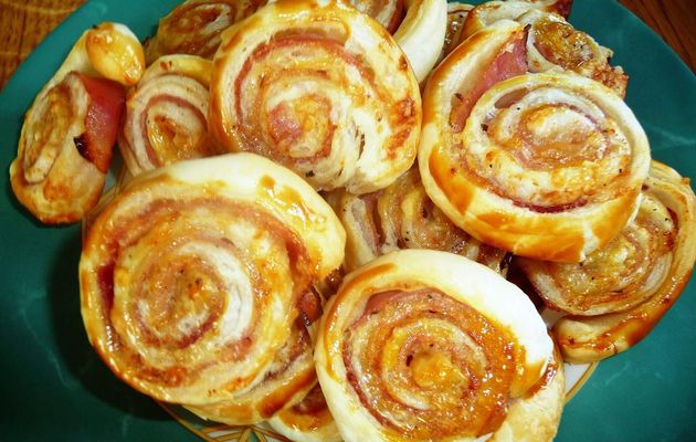 Petits feuilletés au jambon et fromage