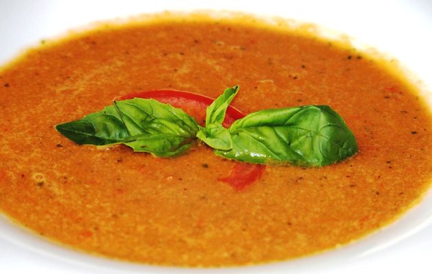 Gaspacho de tomate, poivron et concombre