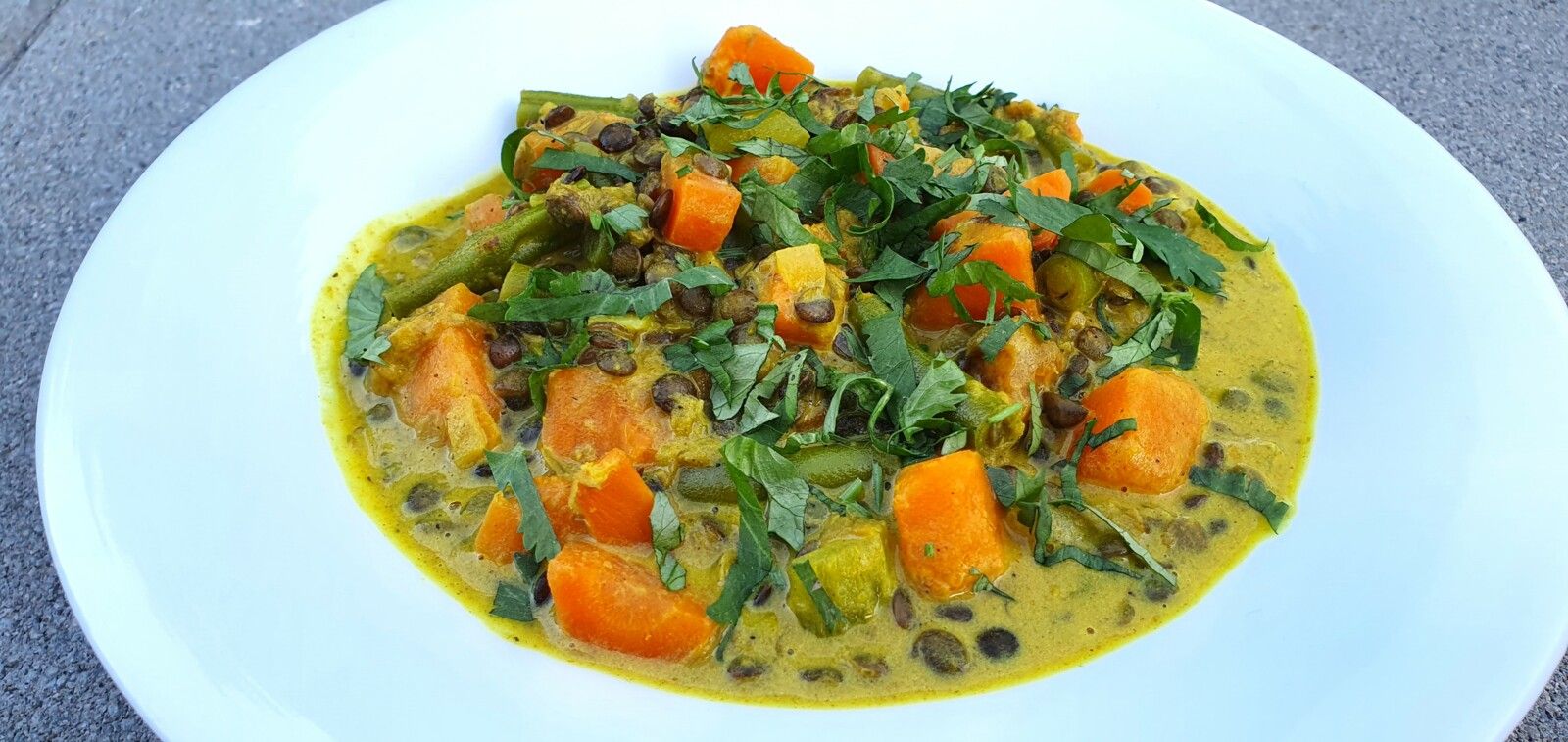 Curry de lentilles, légumes et patate douce