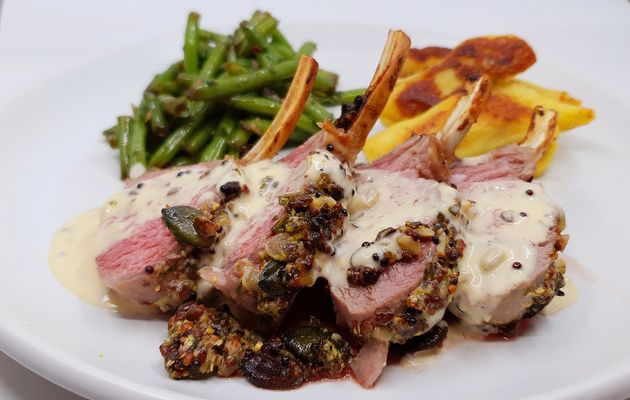 Racks d'agneau en croûte de moutarde et petites graines