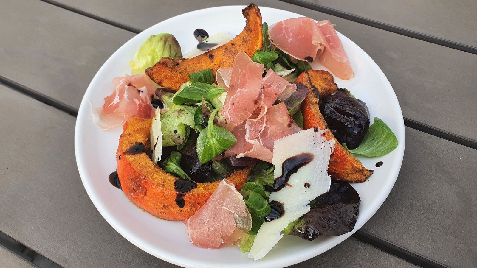 Salade de potimarron, jambon cru et parmesan