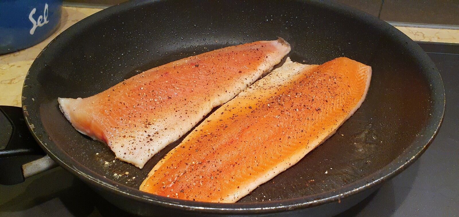Risotto d'orge au fenouil et truite saumonée