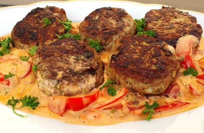 Steaks hachés maison, sauce aux poivrons et à la crème