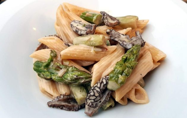 Pâtes aux asperges et morilles