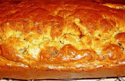 Cake au roquefort, poires et noix