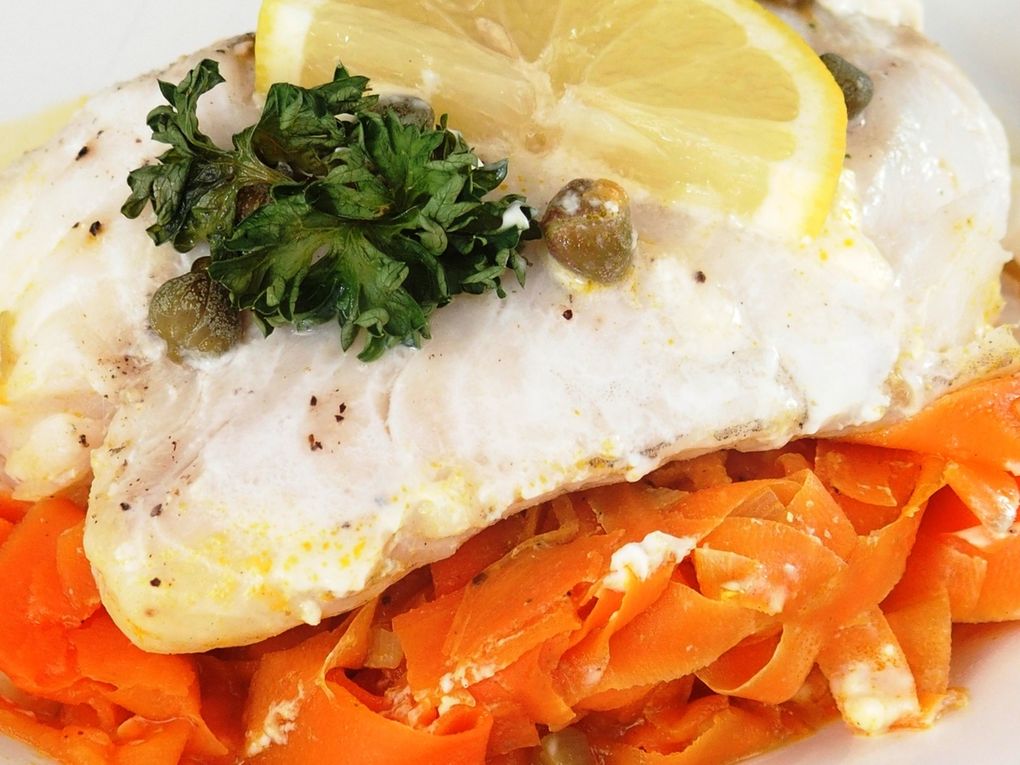 Filets de cabillaud en papillote sur julienne de carottes
