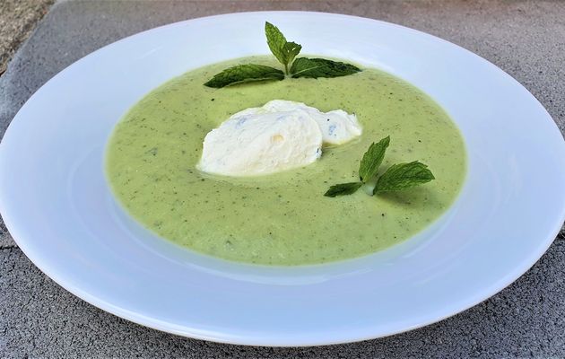 Velouté froid de courgette à la menthe