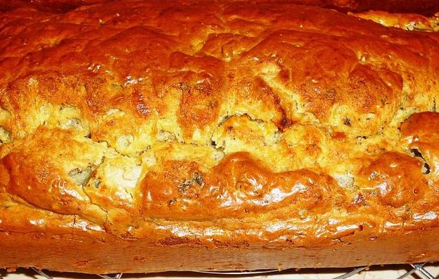 Cake au roquefort, poires et noix