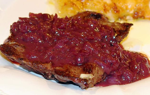 Sauce au vin rouge et échalotes